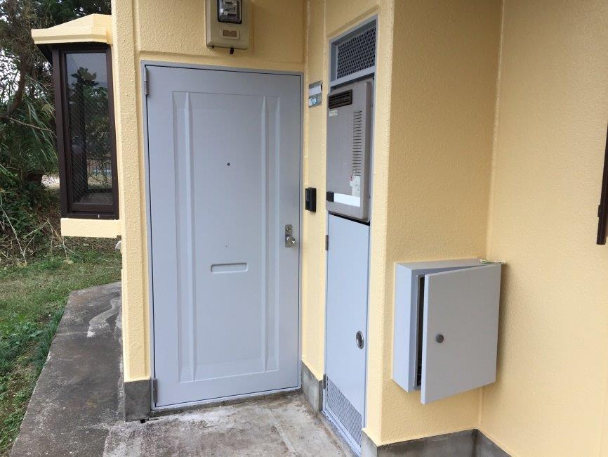 玄関ドアの上塗り塗装