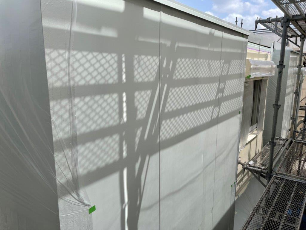 ボード壁の中塗り塗装