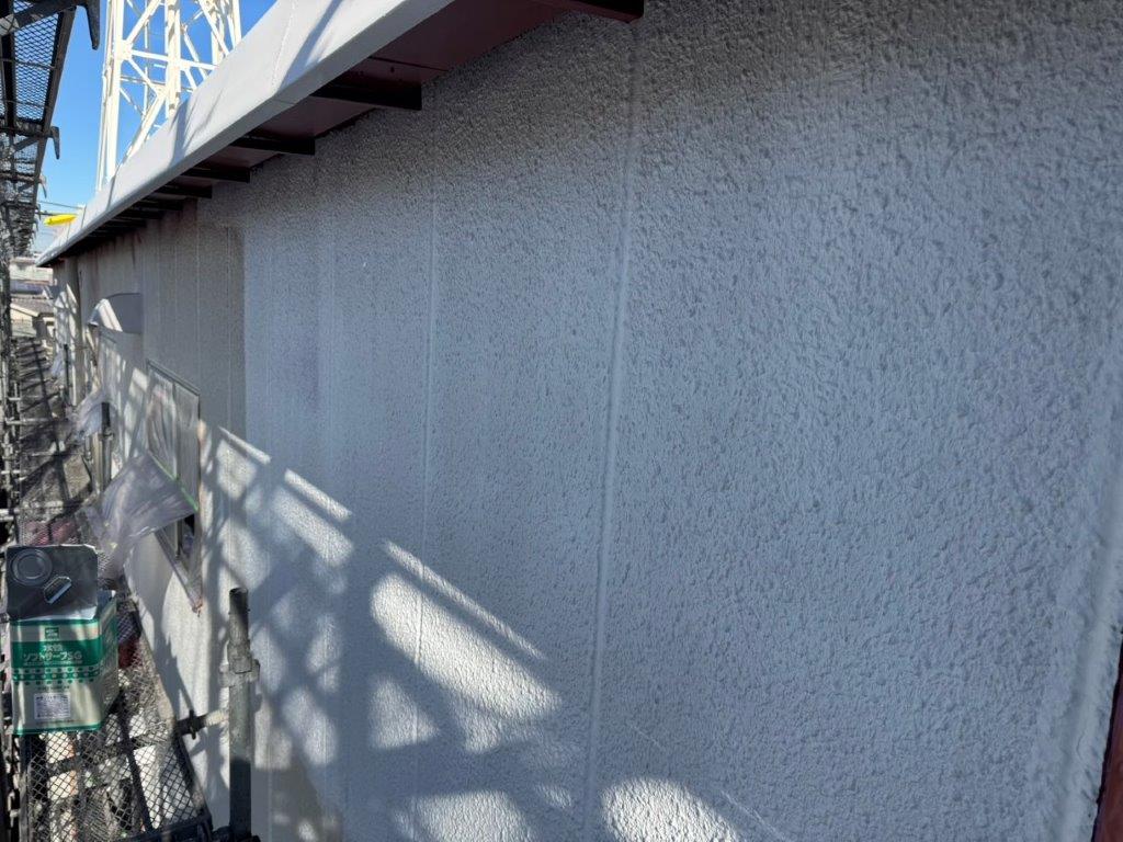 モルタル外壁の下塗り塗装後