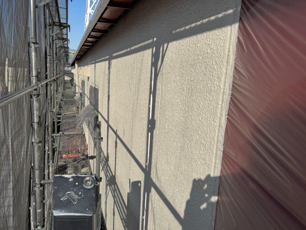 外壁の上塗り塗装後