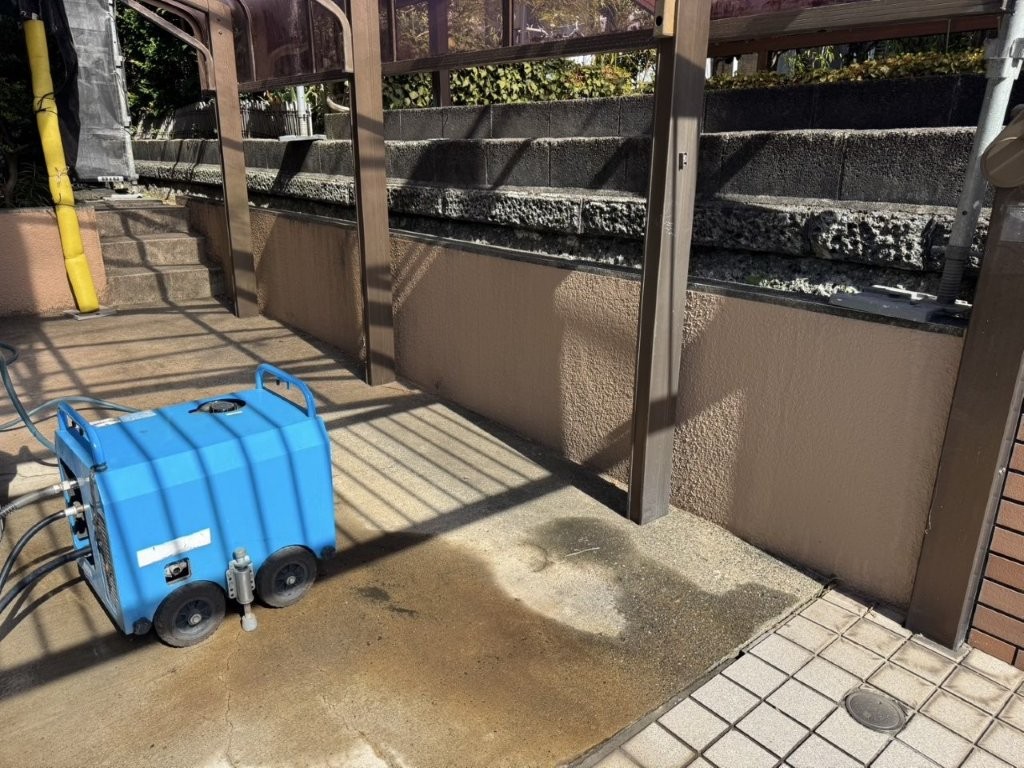 東京都町田市 戸建て住宅 擁壁の塗装工事後の仕上がり（均一で美しい仕上げ）